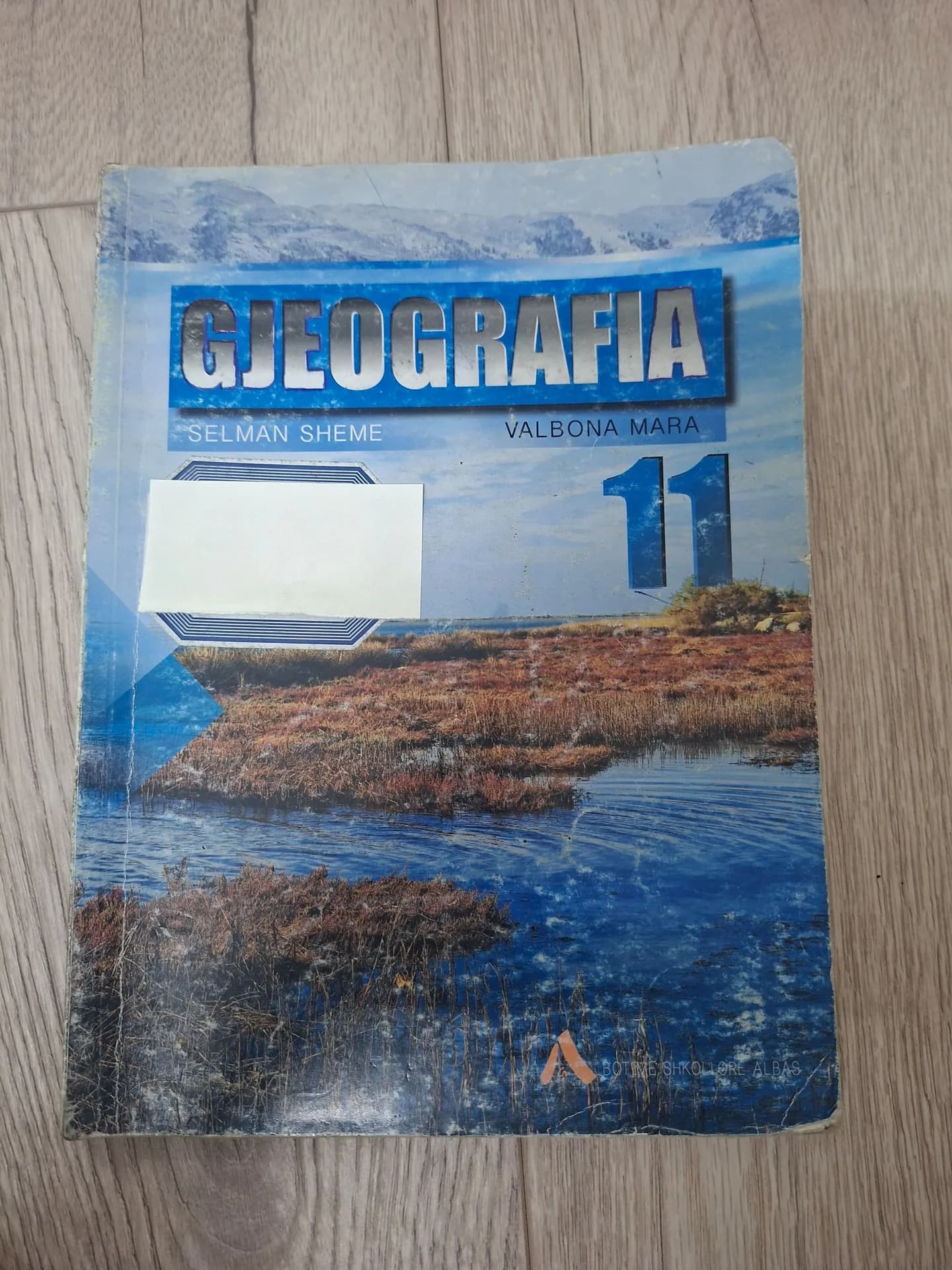 Gjeografia 11, foto 1